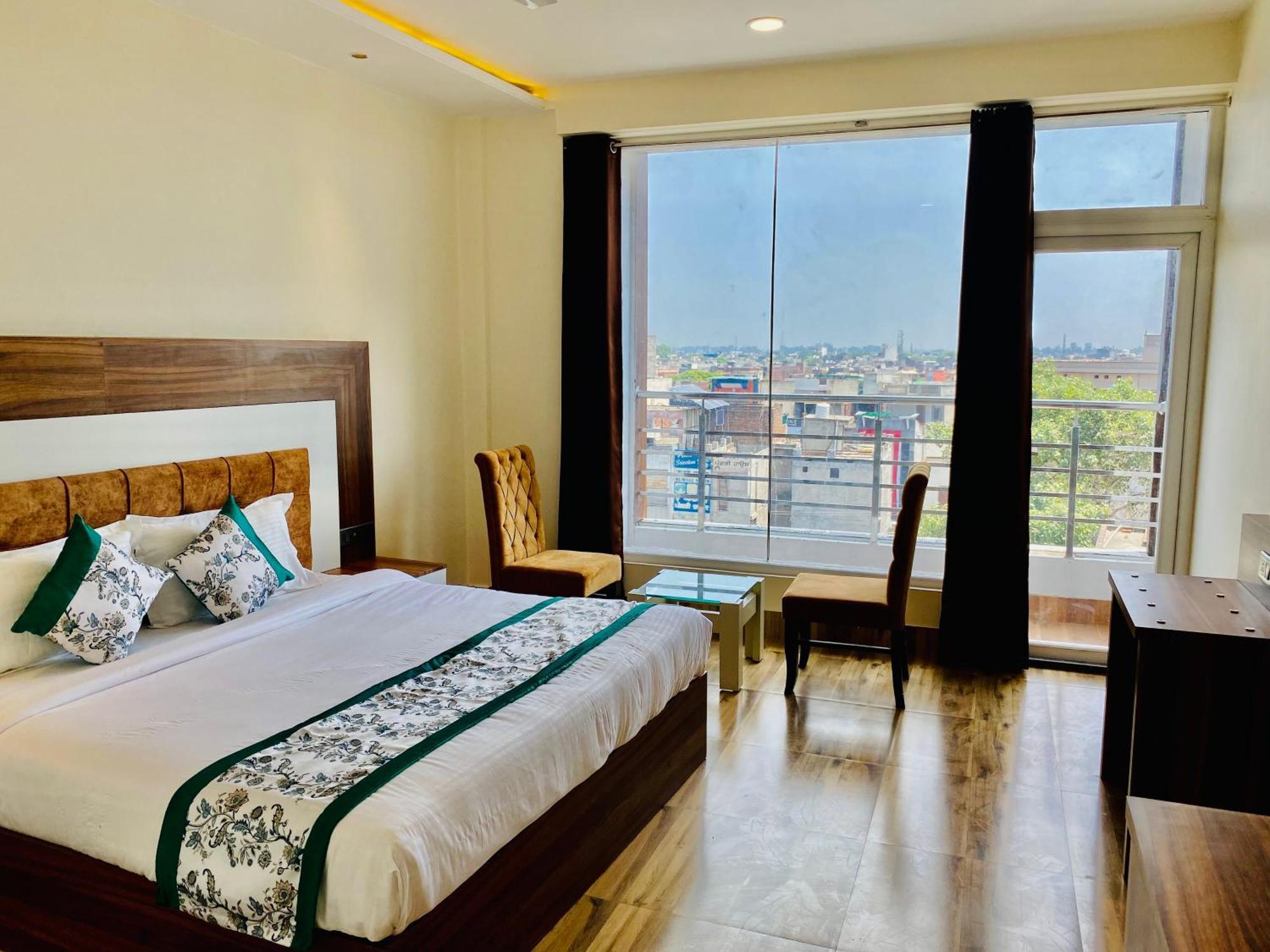 Hotel White House 350 Mtr From Golden Temple Amritsar Zewnętrze zdjęcie