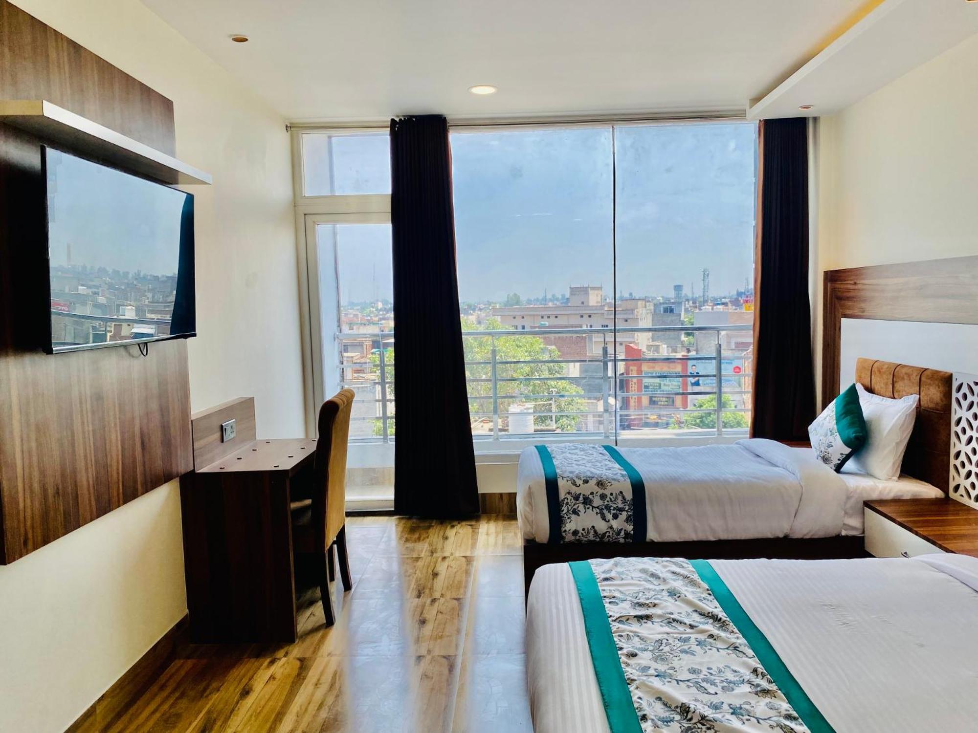 Hotel White House 350 Mtr From Golden Temple Amritsar Zewnętrze zdjęcie