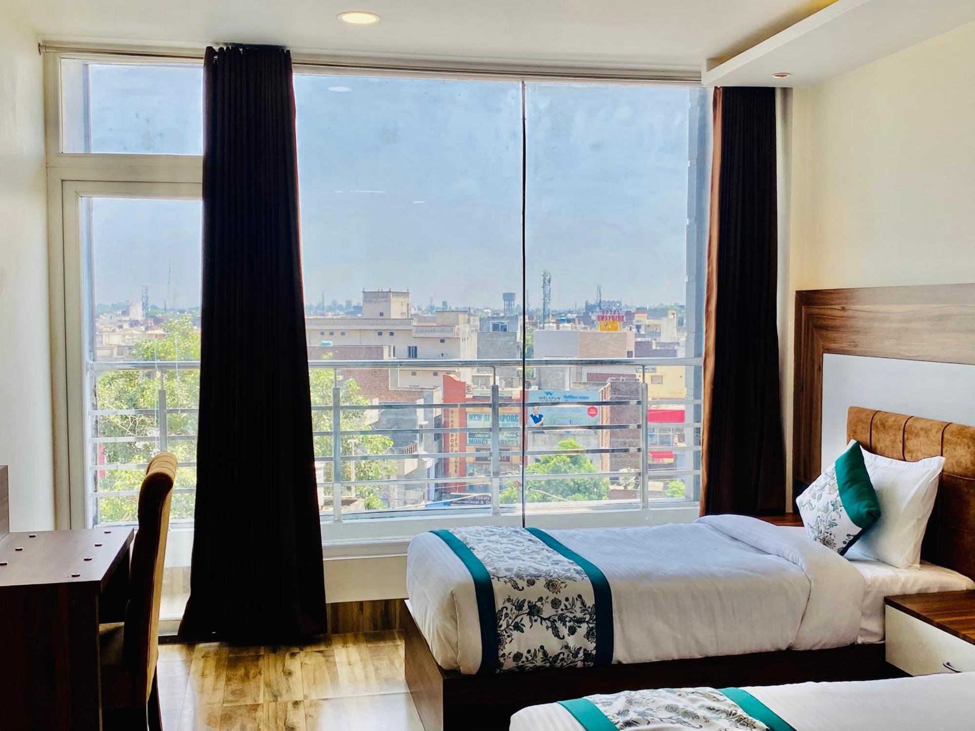 Hotel White House 350 Mtr From Golden Temple Amritsar Zewnętrze zdjęcie