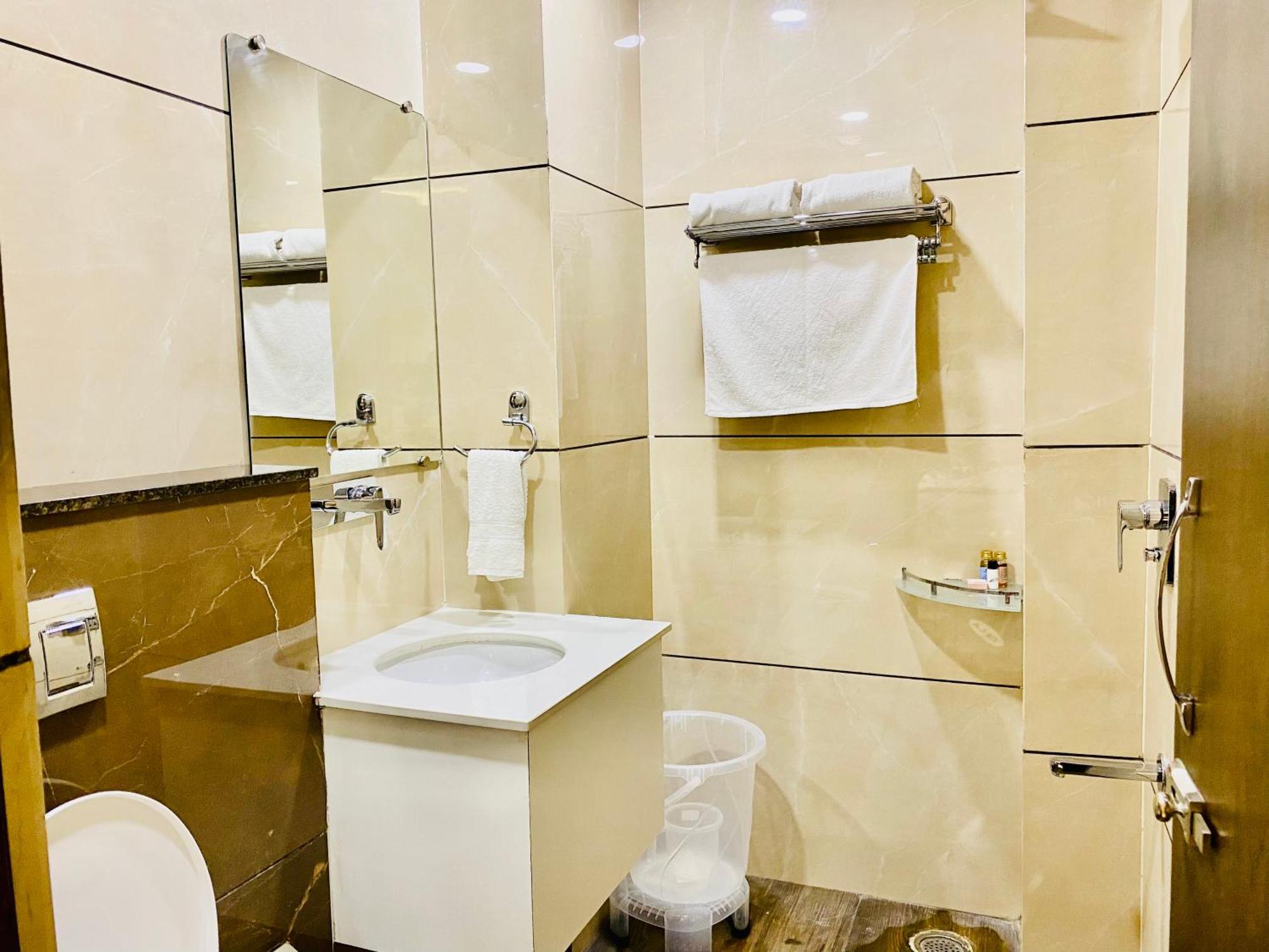 Hotel White House 350 Mtr From Golden Temple Amritsar Zewnętrze zdjęcie